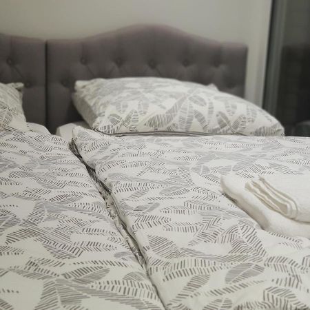 Ferienwohnung Mit Jacuzzi Naehe Flughafen Koeln Bonn Troisdorf Buitenkant foto