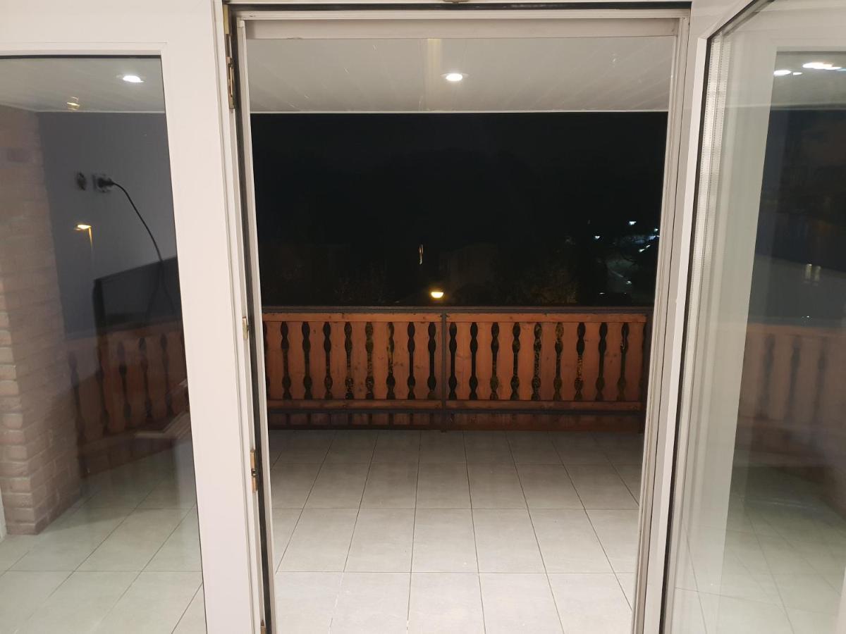 Ferienwohnung Mit Jacuzzi Naehe Flughafen Koeln Bonn Troisdorf Buitenkant foto