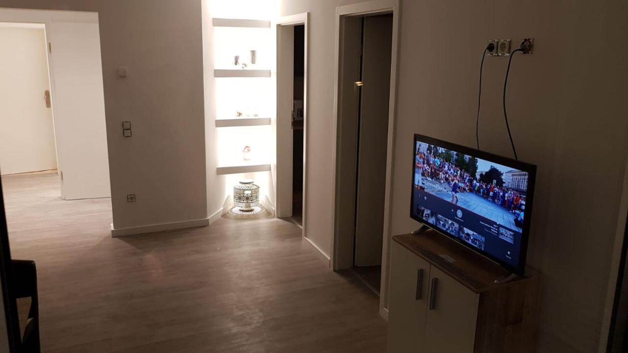 Ferienwohnung Mit Jacuzzi Naehe Flughafen Koeln Bonn Troisdorf Buitenkant foto