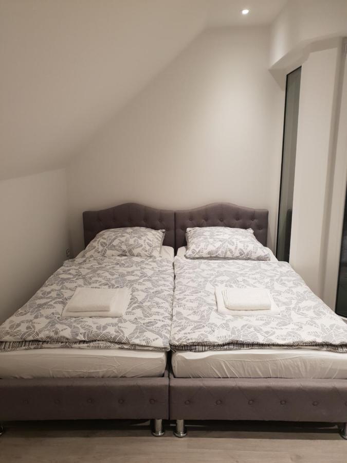 Ferienwohnung Mit Jacuzzi Naehe Flughafen Koeln Bonn Troisdorf Buitenkant foto